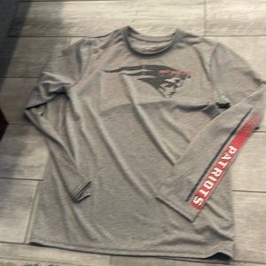 NFL patriots long sleeve boy’s shirt size 14-16Y